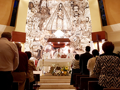 A los pies de la imagen de la Virgen de la Caridad, los tres misioneros italianos, hombres de Dios fieles a su vocación, predicaron, durante la homilía, sobre sus faenas evangelizadoras en territorio cubano. Vinieron a Miami a compartir con miembros expatriados de sus comunidades. Muchas emociones y signos caracterizaron la celebración de una solemne Eucaristía en la Ermita de la Caridad.
