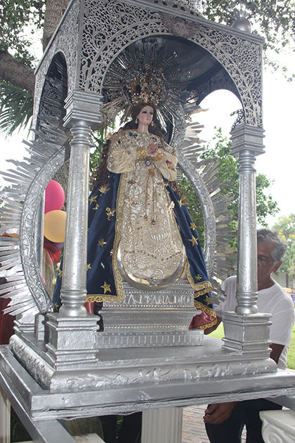 Réplica de la imagen de la Virgen Inmaculada Concepción de El Viejo, que por 15 años viene a Miami a peregrinar por varias parroquias de la ciudad.