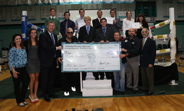 After the entrepreneur boxing gloves came off, students, faculty and judges gathered for a group photo. The winning team, consisting of Brian Jaury and Stephen Hanrahan, received 500 dollars for their presentation of SmartCart.