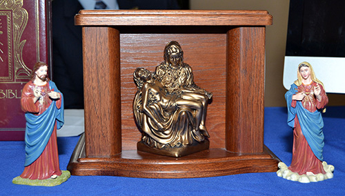 Van Orsdel Funeral Chapel showed a sample of a cremation urn.