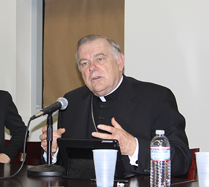 Mons. Wenski fue uno de los participantes en el panel de discusión sobre la reforma migratoria, llevado a cabo en FIU y organizado por el Instituto de Investigaciones Cubanas, el Centro para las Humanidades en un Ambiente Urbano, el Centro Latinoamericano y Caribeño, el Programa de Estudios sobre el Exilio; entre otros.