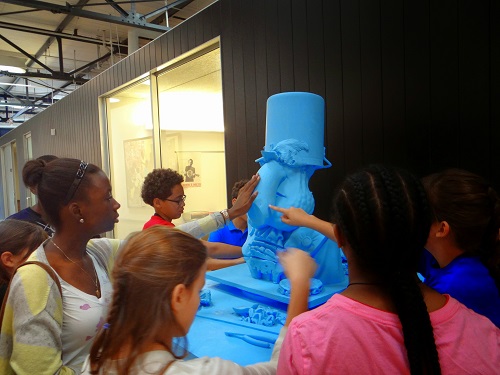 Last year, on a tour of the Craig Robins Collection located at the Dacra, students were able to touch a sculpture titled “Pothead” by American artist Paul McCarthy.