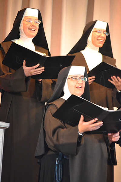 De arriba a abajo, de izquierda a derecha, las Hermanas Carmelitas que participaron incluyeron a la Hna. Isabel, la Hna. María Goretti y la Hna. Lourdes.