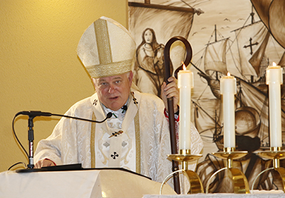 El Arzobispo Thomas Wenski predica la homilía durante la Misa de clausura del Encuentro Cuba-Diáspora 2015, que tuvo lugar en Miami del 15 al 20 de junio.