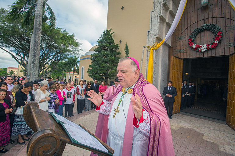 Archbishop Thomas Wenski prays before procession to the Holy Door.