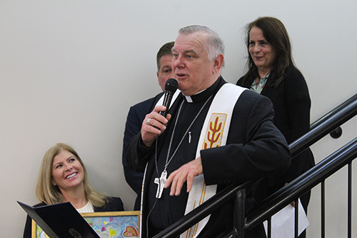 El Arzobispo Thomas Wenski habla de la vitalidad del Centro de Aprendizaje de Liderazgo de San Juan Bosco y la diferencia que la educación y el cuidado que se brinda está haciendo en la vida de los niños que asisten al programa.