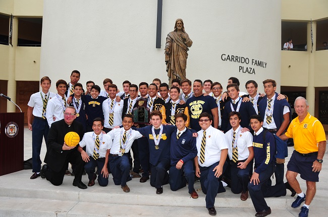 On April 18, the Belen student body celebrated the water polo state championship team with a special morning assembly on campus. School President Father Guillermo Garcia-Tuñon presented the team and coaches to the school and spoke about their undefeated season and repeat championship.