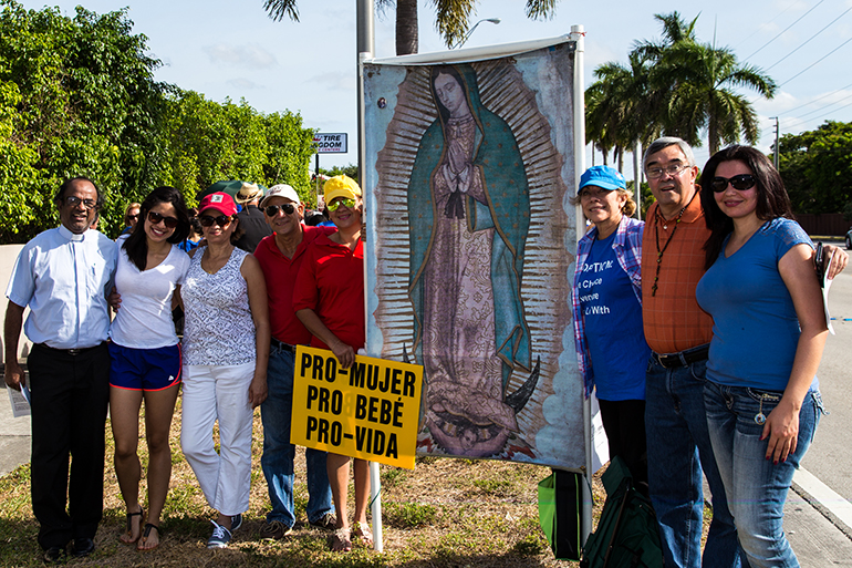 Los activistas de pro-vida de habla hispana posan con la imagen de Nuestra Señora de Guadalupe, que ha sido su sello distintivo.
