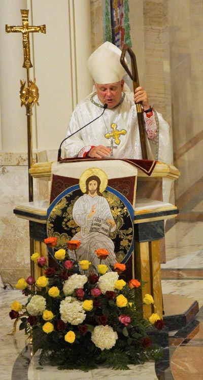 Photographer: SR. ELIZABETH WORLEY
Archbishop Thomas Wenski giving his homily to the more than 500 people gathered for Mass for the soul of the co-initiator of the Neo Catechumenal Way.