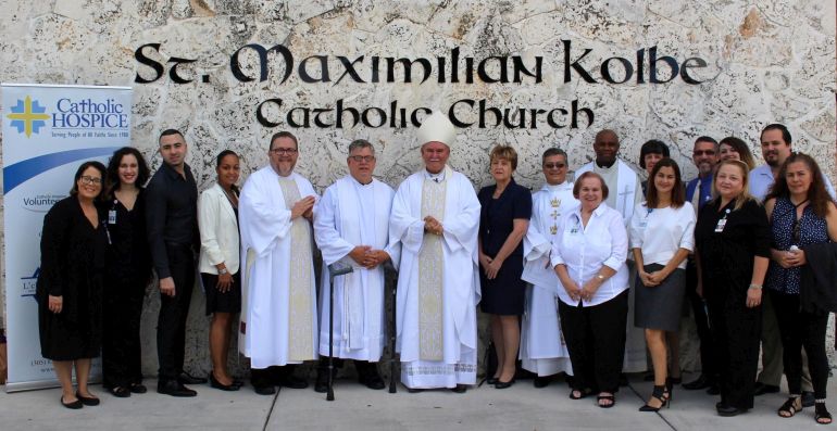 Bishop Emeritus Fernando Isern of the Diocese of Pueblo Colorado celebrated the Catholic Hospice memorial Mass in Broward, in memory of those who have lost friends and relatives in the past year.  To his right are Father Jeff McCormick and Deacon Scott Joiner of St. Maximilian Kolbe Catholic Church.  To his left is Bonnie Alkema, executive director of Catholic Hospice.  Accompanying them are Catholic Hospice staff present at the Mass and St. Maximilian Kolbestaff and clergy.