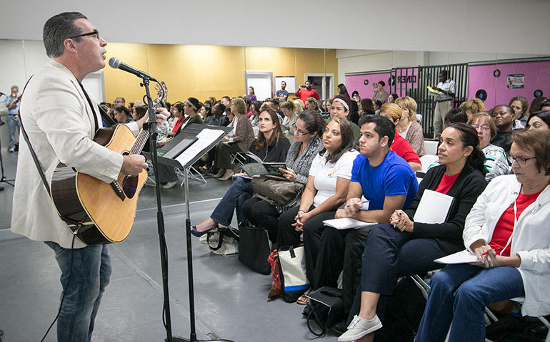 Musician/evangelist Steve Angrisano leads a workshop on teaching youth "the way" of discipleship at the 2016 Catechetical Conference, "Transformed by God's Love." More than 1,000 catechists from parishes throughout the archdiocese attended the all-day event, held Oct. 22 at Msgr. Edward Pace High School in Miami.