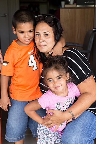 Alexandria y sus hijos Sierra, de 3 y Armani, de 5 años, vivían temporalmente en el Centro New Life Family, una residencia de estilo motel, patrocinada por Caridades Católicas.