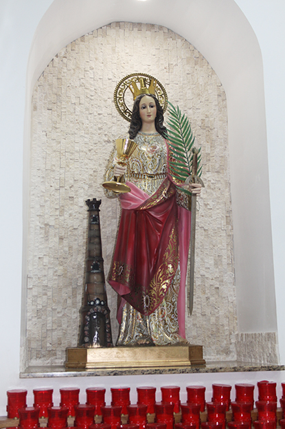 Imagen de Santa Bárbara, patrona de la parroquia, en Hialeah, que lleva su nombre.