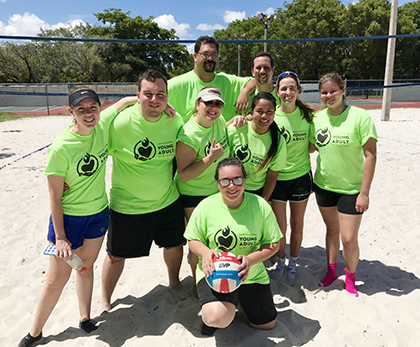 En cuarto lugar quedó el equipo del grupo Young Adults, de la iglesia St. Augustine, compuesto mayormente por estudiantes bilingÃ¼es graduados de la Universidad de Miami.