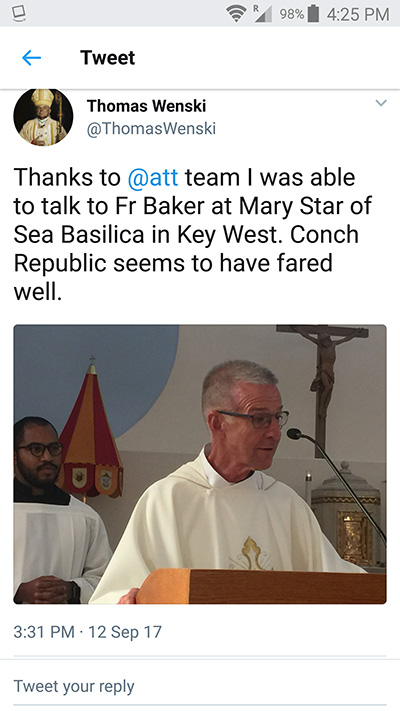 El Arzobispo Thomas Wenski tuiteó que parece que le fue bien a la Conch Republic durante la embestida del huracán Irma, después de hablar con el rector de la Basílica St. Mary Star of the Sea, que decidió permanecer en Cayo Hueso durante la tormenta.