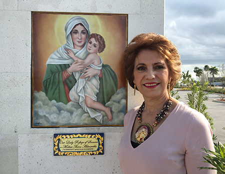 Las Advocaciones Marianas pintadas por la artista colombiana Beatriz Ramirez integran el Via Crucis en la parroquia Our Lady of Guadalupe, en El Doral.