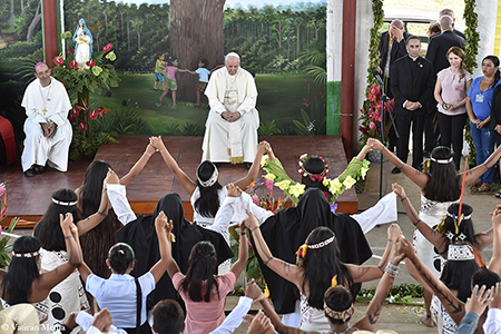 El Papa Francisco visita la casa de niños Hogar El Principito, en Puerto Maldonado, Perú, el 19 de enero de 2018.