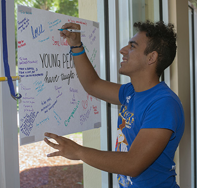 Ricardo Hermida of St. Timothy Parish in Miami fills in his answer to "What Young People Have Taught Me" during the Archdiocese of Miami Youth Ministry Summit.