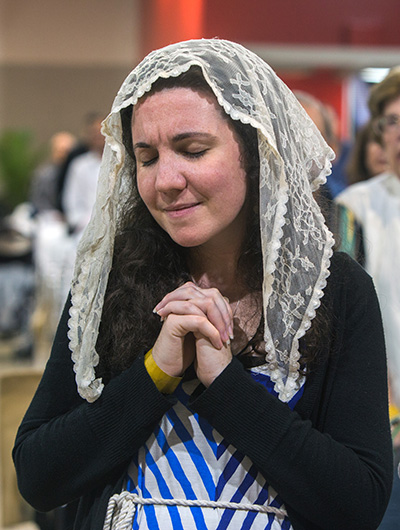 Emily Mangiaracina prays during the Mass at the Third International Congress in Honor of the Hearts of Jesus and Mary.