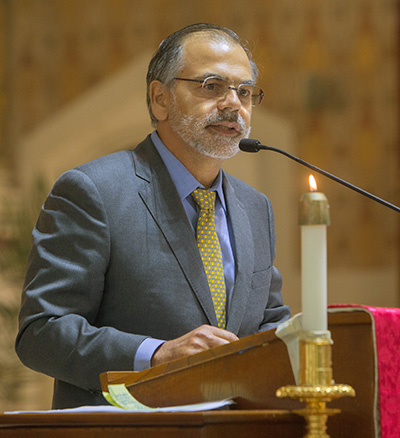 Former Supreme Court Justice Raoul Cantero, honored with this year's Lex Christi, Lex Amoris award by the Miami Catholic Lawyers Guild, addresses those who attended this year's Red Mass.