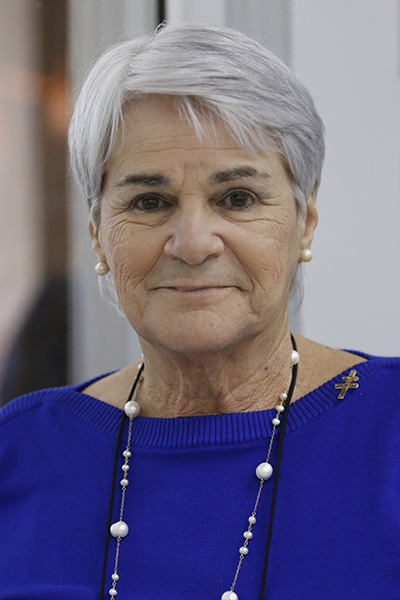 Lourdes Melo, feligresa de Our Lady of Divine Providence hace 45 años, es catequista voluntaria de su parroquia por 43 años. Ella fue una de las 75 catequistas que fueron homenajeados con el Premio Mons. Agustín Román por sus años consecutivos de servicio, durante el día Catequético anual, que se llevó a cabo el 3 de noviembre, en la escuela secundaria Archbishop McCarthy, en Southwest Ranches. Hace unas semanas también fue una de las dos personas reconocidas de su parroquia con el broche del Jubilaeum del 60 aniversario, que lleva puesto con orgullo.