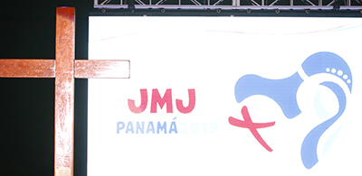 La Cruz de la JMJ y el logo para Panamá 2019.