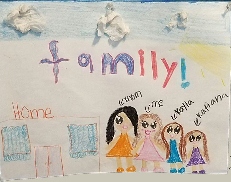 Esta imagen muestra la meta de New Life Family Center de mantener unidas a las familias. A menudo, las familias sin hogar se dividen en diferentes refugios. En New Life, todos los miembros de una familia son bienvenidos.