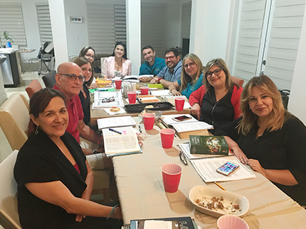 Participantes del curso Compass Católico 2018, en español, en la parroquia Our Lady of Guadalupe, en El Doral. Desde la izquierda, Jenny Gonzalez, Rafael de la Maza, Fanny Matos, Ana Armenta, Maria Elena Oropeza, Eli Lobo, Romal Caccatto, Layla Acharam, Zuleyma Kadid y Nathalia Schmilinsky.