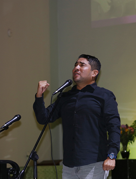 El cantautor católico colombiano Iván Díaz cantó en los Premios David, en Miami, su canción “Aquí estoy”. Presentó esta canción en la Jornada Mundial de la Juventud 2019 en Panamá “y fue una sorpresa la aceptación que ha tenido”, dijo. Tiene un estilo urbano más juvenil, es la primera vez que Díaz hace ese género.