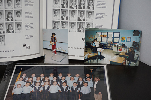 Recuerdos escolares de la atleta olímpica cuando estudiaba en la escuela St. Thomas the Apostle, en Miami: una foto del anuario escolar, una foto de su clase y dos fotografías de la niña Mónica Puig, ahora tenista profesional y medallista de oro olímpica.