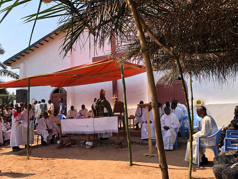 Bishop Emmanuel Bernard Kasanda of the Diocese of Mbuji-Mayi celebrates the Mass during which he dedicated the first church in the Kasai-Oriental village of Mpiana Nita.