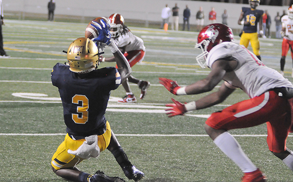 St. Thomas Aquinas receiver Jahvante Royal catches a pass during the fourth quarter of the Raiders' 28-23 victory over Orlando Edgewater on Dec. 14, 2019, in the Class 7A FHSAA state football championships at Daytona Stadium in Daytona Beach.