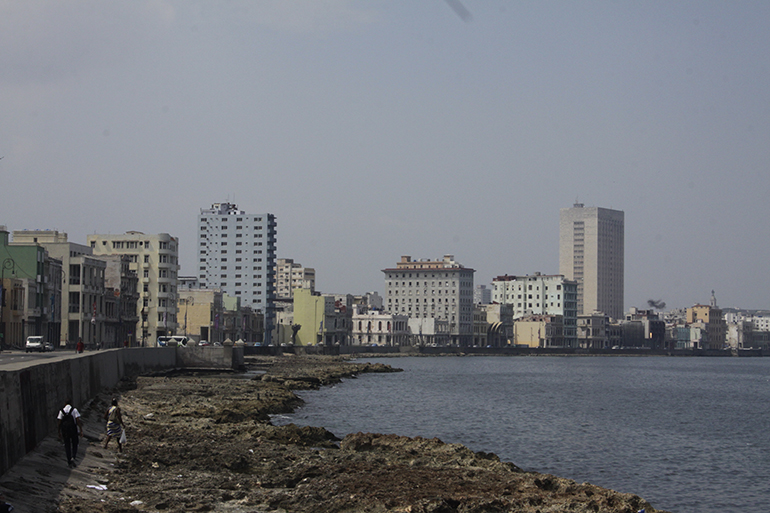Fotografía de archivo del Malecón de La Habana de septiembre de 2015.