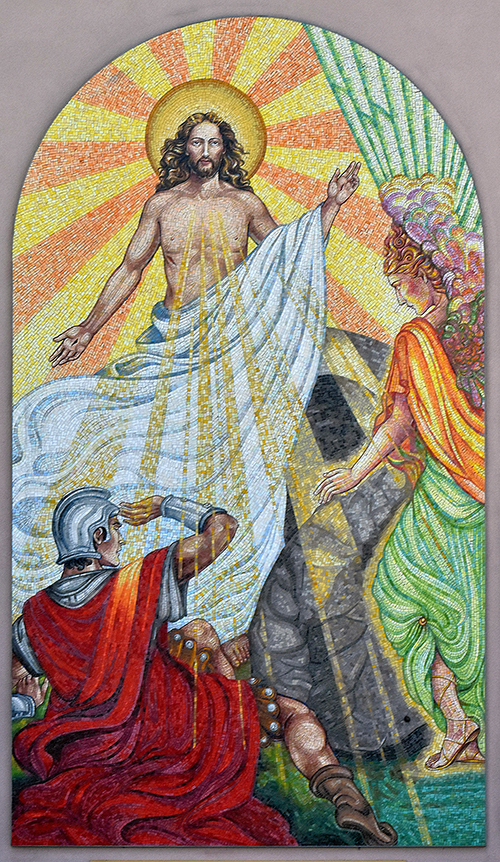 Jesús saliendo de la tumba en este mosaico en el cementerio Our Lady of Mercy, en Doral.