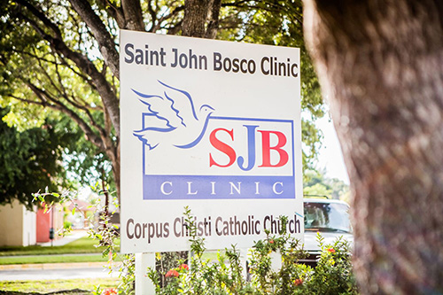 La Clínica St. John Bosco está patrocinada por las Hermanas de San José de St. Augustine y se encuentra junto a la parroquia Corpus Christi ,en el distrito de Wynwood, en Miami.