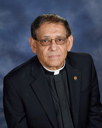 El P. William Muñiz: Nacido el 23 de junio de 1935; ordenado sacerdote católico el 28 de mayo de 1994; fallecido el 31 de julio de 2020.