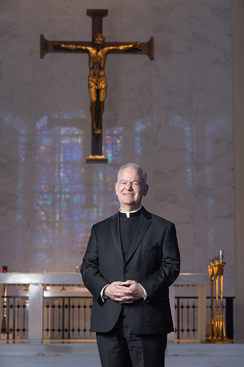 El P. Alfredo Hernández, nuevo rector y presidente del Seminario St. Vincent de Paul, creció en West Palm Beach y asistió allí a la Escuela Secundaria Cardinal Newman. Ha enseñado y servido en el seminario desde 1997, recientemente como decano académico y vicerrector.