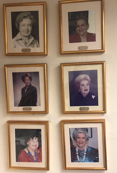 Fotos de presidentes y miembros de las Damas Auxiliadoras del Centro Hispano Católico adornan las paredes de sus oficinas, situadas en la parte trasera del Centro Hispano Católico Msgr. Bryan O. Walsh Child Care Center en la zona de Wynwood de Miami.
