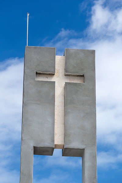 Vista del nuevo campanario de la iglesia St. Peter en Big Pine Key.