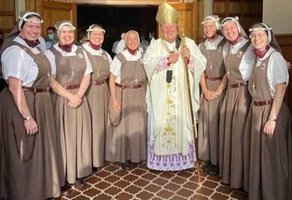 Archbishop Thomas Wenski poses with Mother Adela Galindo, foundress of the Servants of the Pierced Hearts of Jesus and Mary, and the six Servants who made perpetual vows to the religious community Aug. 22, 2021 at St. Mary Cathedral. From left: Sister Bethany Marie, Sister Lucia Maria, Sister Evelyn Maria,  Mother Adela, Sister Clara Maria, Sister Kristi Marie, and Sister Mary Angela.