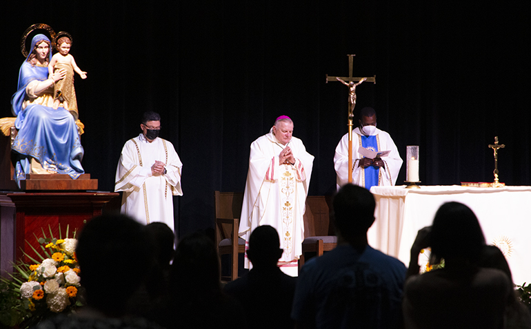 Archbishop Thomas Wenski celebrates Mass for the more than 250 volunteers and parish staff who gathered at Belen Jesuit Prep Oct. 2, 2021, for the Stewardship and Ambassadors of First Impression Day hosted by the archdiocesan Office of Development.