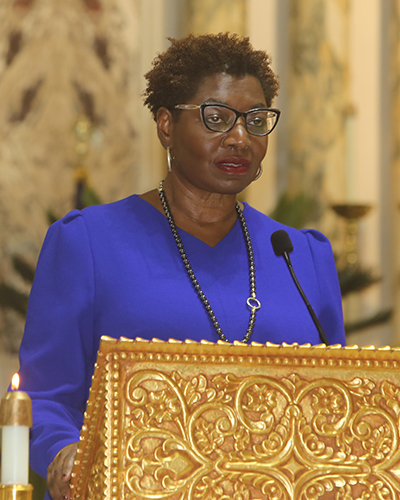 U.S. District Judge Marcia Cooke addresses the congregation after receiving the 2021 Lex Christi, Lex Amoris award from the Miami Catholic Lawyers Guild during their annual Red Mass, celebrated by Archbishop Thomas Wenski Oct. 25, 2021 at Gesu Church in downtown Miami.
