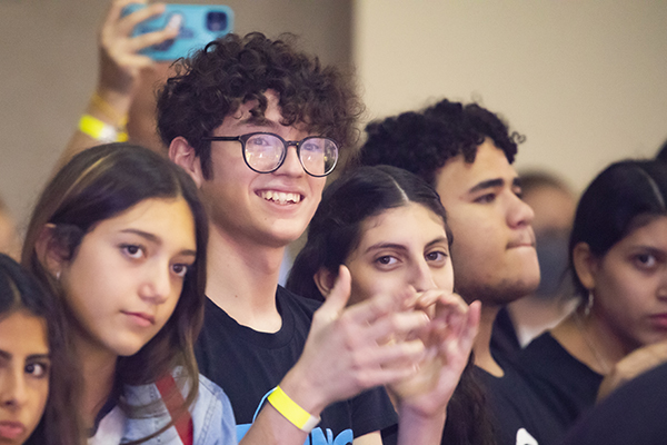 Cientos de personas asistieron a la Jornada Mundial de la Juventud arquidiocesana celebrada el 20 de noviembre de 2021, en la Universidad St. Thomas, respondiendo al llamado del Papa Francisco en preparación de la JMJ 2023 en Lisboa, Portugal.