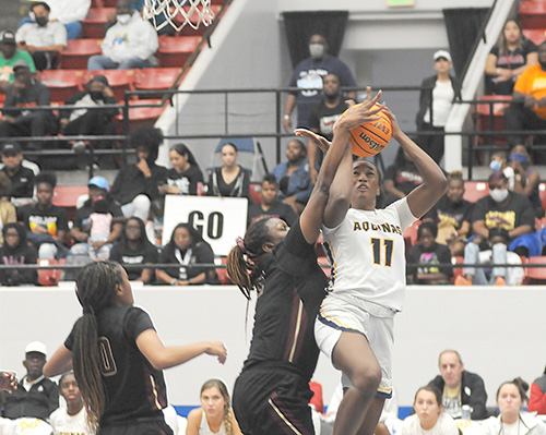 St. Thomas Aquinas' Jada Green (11) shoots over Wekiva's K'Nari Holliday during the second half of St. Thomas Aquinas' 59-45 victory over Apopka Wekiva in the FHSAA Class 6A girls basketball state-championship game, Feb. 26, 2022, at the RP Funding Center in Lakeland.