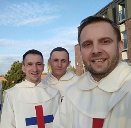 These are the Trinitarian friars in Poland who have opened their monastery to Ukrainian refugees.