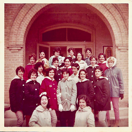 Fotografía de las Muchachitas de Villa María cuando vivían en la casa de hospedaje Villa María, en San Antonio, Texas, hace 60 años.