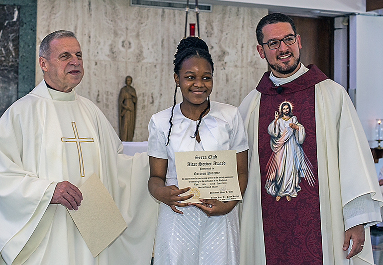 Garreen Poncette, from Christ the King Church in Perrine, holds her Serra Club award while posing with Msgr. Pablo Navarro, left, St. John Vianney College Seminary's rector and president, and Father Bryan Garcia, vice-rector and dean of students. The Mass where altar servers were honored took place on Divine Mercy Sunday, April 24, 2022, in St. Raphael's Chapel on the grounds of the seminary in Miami.
The Miami Serra Club presents the awards each year to altar servers nominated by their pastors.