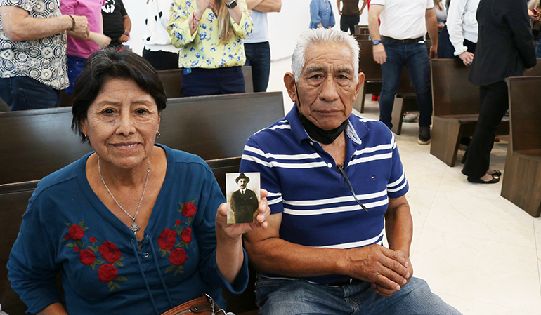 Lidia Alcalá and her husband, Isidoro Ureta, hold the holy card of Blessed José Gregorio Hernández while taking part in the Mass celebrated by Cardinal Baltazar Porras of Caracas, Venezuela, at Our Lady of Guadalupe Church in Doral, May 1, 2022.