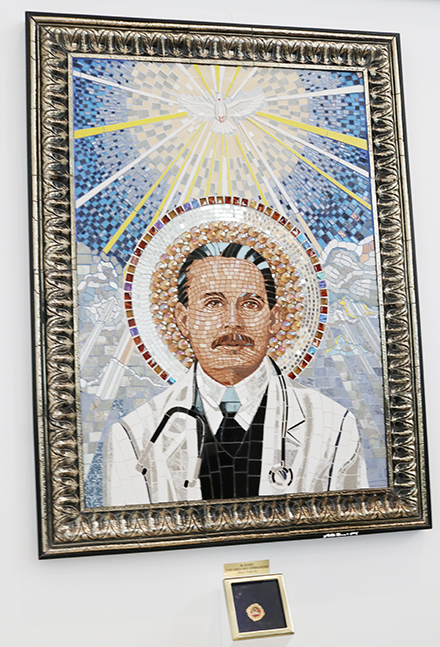 Imagen en mosaico del beato José Gregorio Hernández que se encuentra en la parroquia Our Lady of Guadalupe, en Doral.