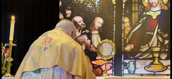 Archbishop Thomas Wenski venerates the Blessed Sacrament after the closing Mass of the 37th annual conference of the Renovacion Carismatica Catolica Hispana (Hispanic Catholic Charismatic Movement), held at the Miami Airport Convention Center June 18 and 19, 2022. The Mass, procession and adoration took place on the feast of Corpus Christi, June 19.